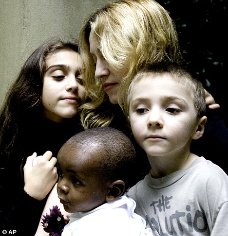 Pre-Mercy James...I love this picture: Madonna and children (photo dailymail.co.uk)